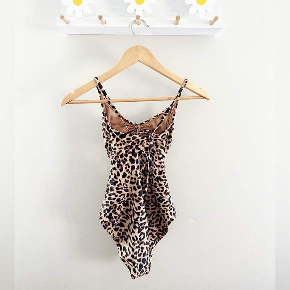 Shade & Shore Women's Monokini Cutout
One Piece Swimsuit High Leg size small 4-6 - Picture 4 of 8
